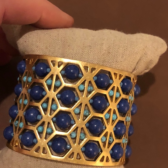 Cuff and earrings - Picture 14 of 15